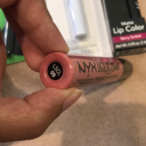 Lipstick, Primer, Liner Makeup Bundle - Picture 4 of 5